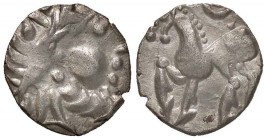 CELTI - EUROPA CENTRALE - Celti del Danubio - Dracma - Testa di Zeus stilizzata a d. /R Cavaliere e cavallo stilizzati a s. (AG g. 2,03)
BB-SPL