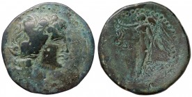 GRECHE - ISOLE DELLA CARIA - Rodi - AE 33 - Testa di Dioniso laureata a d. /R La Nike stante a s. su prua, con palma e corona (AE g. 26,21)
meglio di...