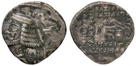 GRECHE - RE PARTHI - Phraates II (138-127 a.C.) - Dracma - Busto diademato a s., dietro la testa una Nike in volo /R Arciere seduto a d. Sear 7477 (AG...