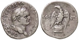 ROMANE IMPERIALI - Vespasiano (69-79) - Denario - Testa laureata a d. /R Aquila su un cippo con la testa a d. C. 113 (AG g. 3,24)COS VI
BB+