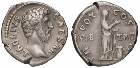 ROMANE IMPERIALI - Elio (136-138) - Denario - Testa a d. /R La Pietà stante a d. presso un altare acceso C. 36; RIC 439 (AG g. 3,22)
BB+