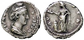 ROMANE IMPERIALI - Faustina I (moglie di A. Pio) - Denario - Busto drappeggiato e diademato a d. /R La Pietà stante a s. presso un altare acceso e con...