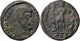 ROMANE IMPERIALI - Magnenzio (350-353) - AE 2 (Aquileia) - Busto drappeggiato a d.; dietro, lettera A /R Magnenzio stante a s. con stendardo tra due p...