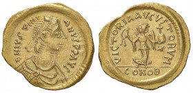 BIZANTINE - Giustiniano I (527-565) - Tremisse - Busto diademato a d. /R Vittoria di fronte con globo e corona Ratto 467/469; Sear 145 (AU g. 1,49)
q...
