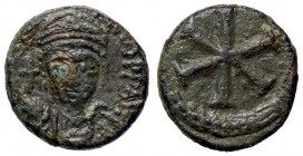 BIZANTINE - Giustiniano I (527-565) - Decanummo - Busto di fronte con globo crucigero e croce /R Cristogramma entro corona Sear 336 (AE g. 2,74)
qBB/...