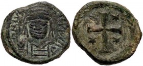 BIZANTINE - Giustiniano I (527-565) - Decanummo (Ravenna) - Busto di fronte con globo crucigero e croce /R Croce con quattro stelle entro corona Sear ...