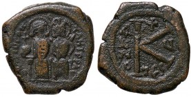 BIZANTINE - Giustino II (565-578) - Mezzo follis (Tessalonica) - Giustino e Sofia seduti di fronte /R Lettera K sormontata da una croce Sear 366 (AE g...