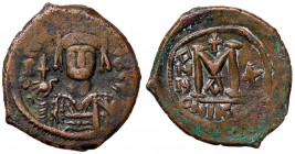 BIZANTINE - Tiberio II (578-582) - Follis (Nicomedia) - Busto diademato di fronte /R Lettera M sormontata da croce Ratto 951; Sear 440 (AE g. 11,9)
B...