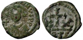 BIZANTINE - Costante II (641-668) - Mezzo follis (Cartagine) - Busto di fronte con globo crucigero /R Croce Ratto 1573/8; Sear 1059 (AE g. 4,41)
BB