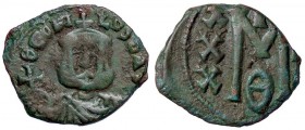 BIZANTINE - Teofilo (829-832) - Follis (Siracusa) - Busto stante di fronte con labaro e globo crucigero /R Lettera M sormontata da una croce Ratto 182...