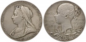 MEDAGLIE ESTERE - GRAN BRETAGNA - Vittoria (1837-1901) - Medaglia 1897 - 60° anniversario del regno RR AG Opus: DeSaulles Ø 55 Segnetto al ciglio
bel...