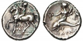 CALABRE, TARENTE, AR nomos, 272-235 av. J.-C. D/ Cavalier menant son cheval au pas à g. et le couronnant. A d., ΔI. En dessous, ΦΙΛΩ/TAC. R/ Taras che...