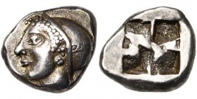 IONIE, PHOCEE, AR diobole, vers 500 av. J.-C. D/ T. féminine à g., les cheveux perlés retenus par un sakkos, avec collier et boucle d''oreille. R/ Car...