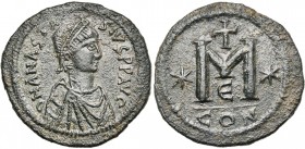 Anastase Ier (491-518), AE follis, 498-518, Constantinople. Off. . Grand module. D/ B. diad., dr., cuir. à d. R/ Grand  entre deux étoiles. En desso...