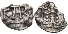 CAROLINGIENS, Charlemagne (768-814), AR denier, 768-771, Chartres. D/ KARX (en mononogramme) dans le champ. En dessous, F• horizontal. R/ Saint Chéron...
