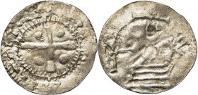 NEDERLAND, AR denarius. Imitatie van het Keulse type. Vz/ Kruis met vier bolletjes in de hoeken. Kz/ Verbasterde Keulse legende. Ilisch I, -. 0,52g.
...