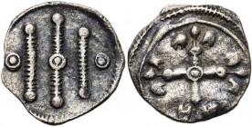 VLAANDEREN, Graafschap, AR kleine denarius, Middelburg. Vz/ Drie naast elkaar staande stokken tussen twee gepunte ringetjes en met in het midden een d...