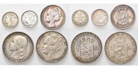NEDERLAND, Koninkrijk, Wilhelmina (1890-1948), lot van 5 st.: 1 gulden 1892, 1901; 1/2 gulden 1907; 10 cents 1903 (2).

Fraai à Zeer Fraai / Fine - ...