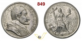 INNOCENZO XI, Papa (1676-1689) Medaglia A. V (1685) per la riconquista di Santa Maura D/ Busto del Pontefice con camauro, mozzetta e stola R/ La Relig...