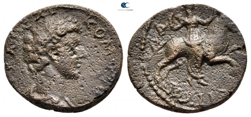 Macedon. Amphipolis. Commodus AD 180-192. 
Bronze Æ

20mm., 4,27g.



ver...
