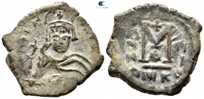 Heraclius AD 610-641. Nikomedia
Follis Æ

29mm., 11,53g.



very fine