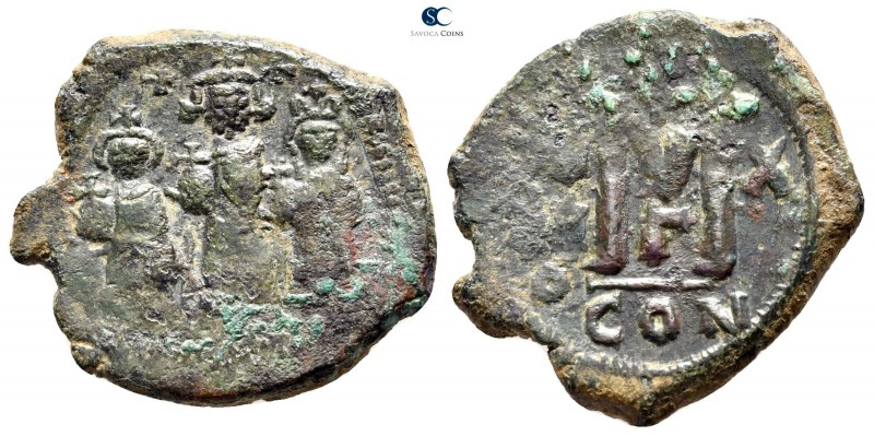 Heraclius & H.Constantine & Martina AD 610-641. Constantinople
Follis Æ

28mm...