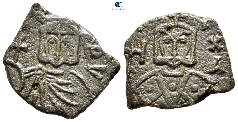 Leo V and Constantine AD 813-820. Syracuse
Follis Æ

19mm., 2,63g.



ver...