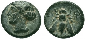 Ionia, Ephesos. Ae , c. 202-150 BC.
Condition: Very Fine

Weight: 1.17 gr
Diameter: 10 mm