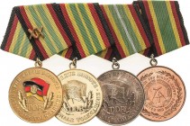 Orden der Deutschen Demokratischen Republik Orden- und Miniaturspangen
Spange mit 4 Auszeichnungen 1. Medaille für treue Dienste in der NVA in Gold, ...