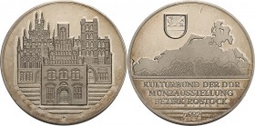 König, Helmut 1934-2017 Silbermedaille 1982. VII. Bezirksmünzausstellung Rostock. Ansicht der Giebelhäuser: Kerkhoffhaus in Rostock, spätgotisches Hau...