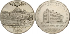 König, Helmut 1934-2017 Versilberte Kupfermedaille 1982. IX. Kreismünzausstellung und Treffen Junger Numismatiker in Suhl. Stadtansicht von Suhl um 17...