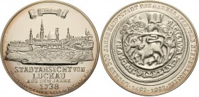 König, Helmut 1934-2017 Silbermedaille 1992. 500 Jahre Hauptstadt der Niederlausitz Luckau. Stadtansicht, darüber Schleifenband mit Aufschrift / Faksi...