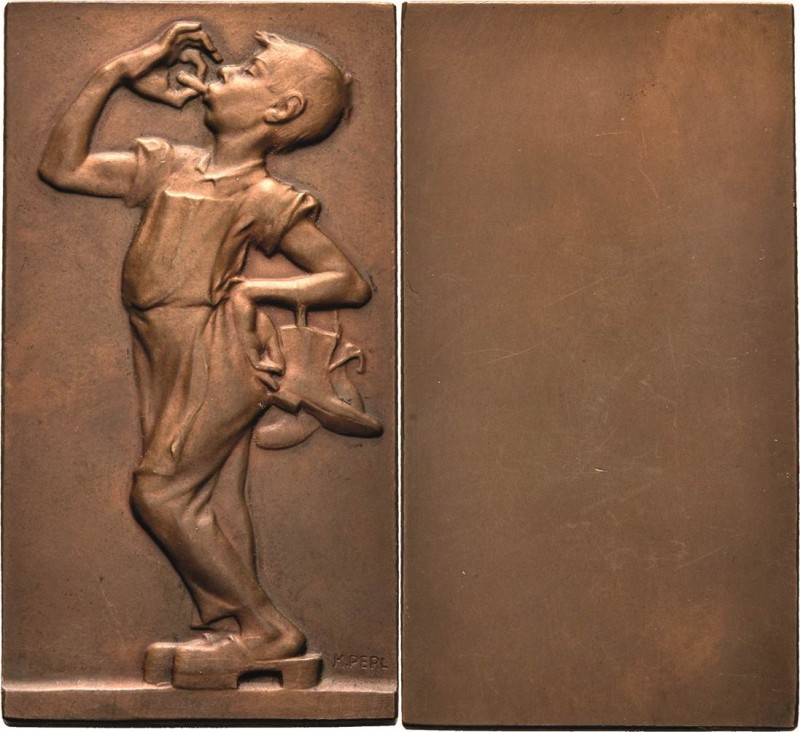 Perl, Karl 1876-1965 Einseitige Bronzeplakette o.J. Schusterjunge. 65,5 x 35,3 m...