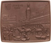 Porzellanmedaillen - Medaillen der Meißner Porzellanmanufaktur
Leipzig Einseitige braune Porzellanplakette o.J. (1971) (H. Schulz) Marktszene mit Alt...