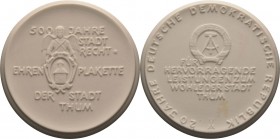 Porzellanmedaillen - Medaillen der Meißner Porzellanmanufaktur
Thum Weiße Porzellanmedaille 1969. 500 Jahre Stadtrecht - 20 Jahre der DDR. Engel mit ...