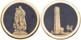Porzellanmedaillen - Porzellanmedaillen anderer Manufakturen
Weimarer Porzellan Weiße Porzellanmedaillen o.J. Mahnmal Buchenwald. (2x versch.), Ehren...