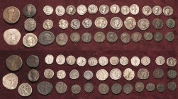 Römische Münzen
Lot-38 Stück Interessantes Lot von römischen Münzen des Prinzipats und Dominats. Darunter Denare, Antoniniane, Bi-Tetradrachmen, Foll...