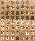 Lots
Lot-ca. 350 Stück Interessantes Lot von islamischen Bronzemünzen. Darunter u.a.: ca. 300 frühislamische Fils der Omayyaden und Abbasiden Zeit, 1...