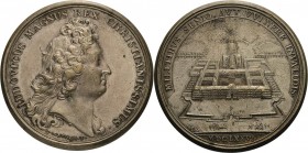 Frankreich
Ludwig XIV. 1643-1715 Versilberte Bronzemedaille 1676 (Mauger) Auf die Errichtung des Invalidendoms. Brustbild nach rechts / Invalidendom....