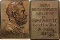 Kaiserreich Österreich
Franz Joseph I. 1848-1916 Bronzeplakette 1892 (A. Scharff) Widmung der Numismatischen Gesellschaft in Wien ihrem Mitglied Karl...