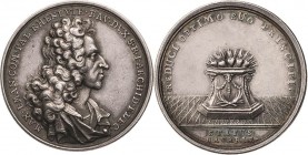 Bayern
Maximilian II. Emanuel 1679-1726 Silbermedaille 1715 (Chronogramm) (unsigniert) Präsent der bayerischen Stände zur Rückkehr des Kurfürsten. Br...
