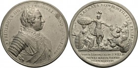 Brandenburg-Preußen
Friedrich II., der Große 1740-1786 Zinngussmedaille 1756 (Späterer Guss) (Holtzhey) Auf die Kapitulation der Sachsen bei Pirna. B...