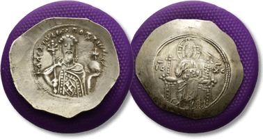 Lot 529. Alexios I. Komnenos. (1081-1118 AD) AR Histamenon. Constantinople.