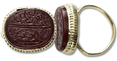 Lot 1002. Gold ring made of Ottoman agate stone. Dated 1067 Hijri (1656/1657 Gregorian).